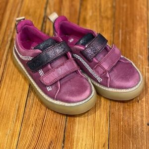 Clarks maroon shoes with glitter tongue and strap!